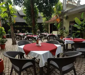 Exterior food space